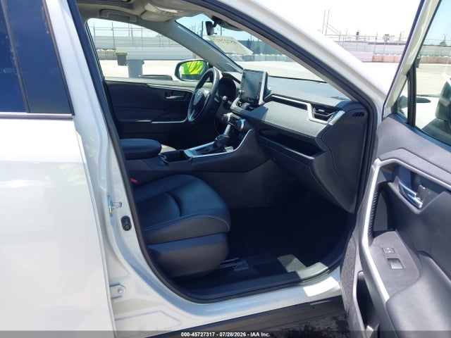 JTMC1RFV8NJ023772 Toyota Rav4 Xle Premium
