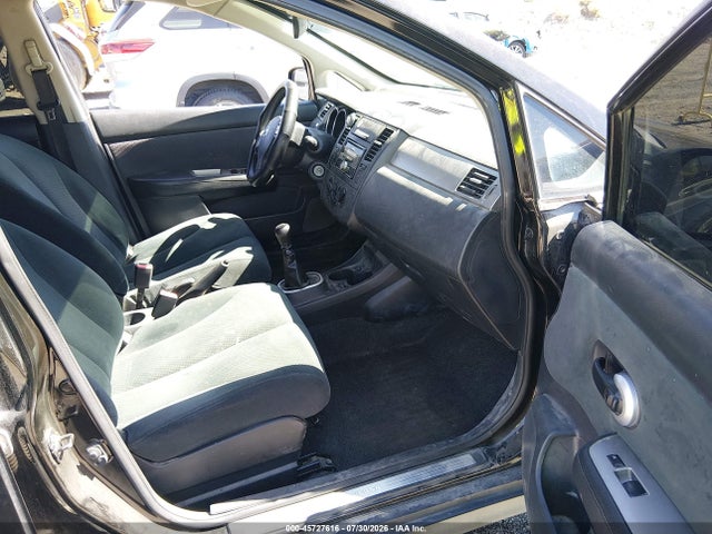 45727616 :رقم المزاد ، 3N1BC1CP3BL486861 vin ، 2011 Nissan Versa 1.8s مزاد بيع