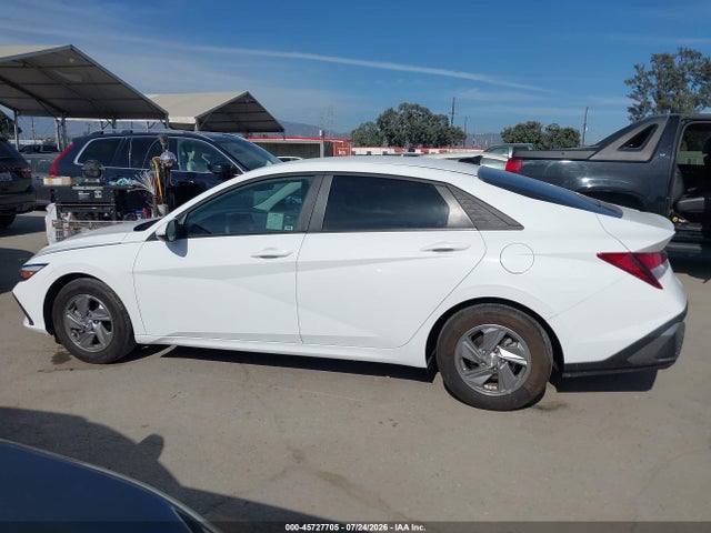 KMHLL4DG1SU009493 Hyundai ELANTRA SE