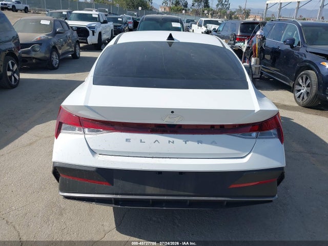KMHLL4DG1SU009493 Hyundai ELANTRA SE