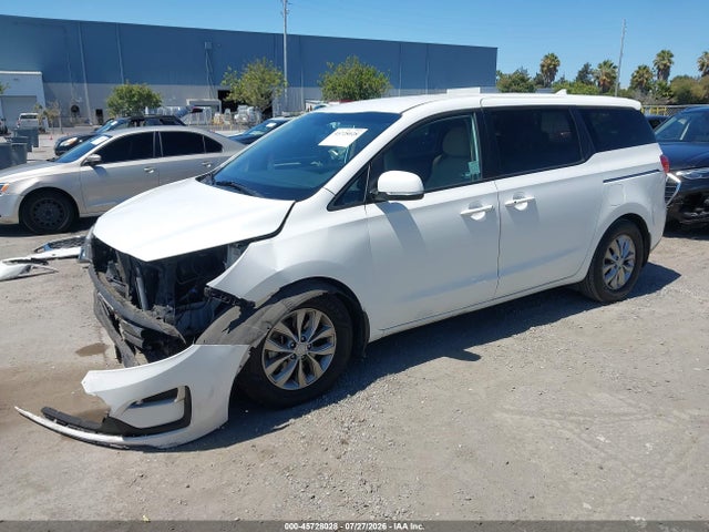 KIA SEDONA LX 2020 KNDMB5C11L6639311 Image 2