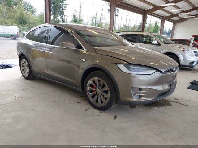 2016 Tesla Model X 60d/p100d/p90d მანქანა იყიდება აუქციონზე, vin: 5YJXCAE49GF000212, აუქციონის ნომერი: 45728164