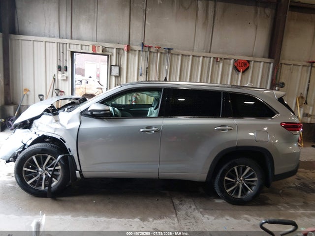 Продаж на аукціоні авто 2017 Toyota Highlander Xle, vin: 5TDJZRFH3HS453498, номер лоту: 45728209