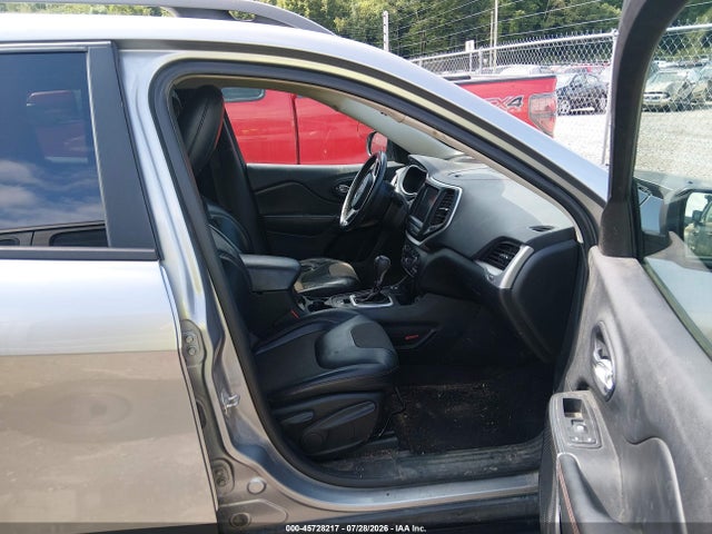 2017 Jeep Cherokee Trailhawk მანქანა იყიდება აუქციონზე, vin: 1C4PJMBSXHW531572, აუქციონის ნომერი: 45728217