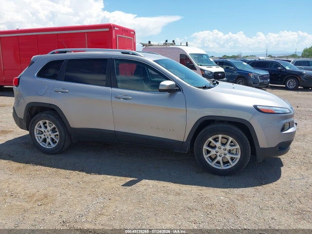1C4PJMCX2JD585539 Jeep Cherokee Latitude 4x4
