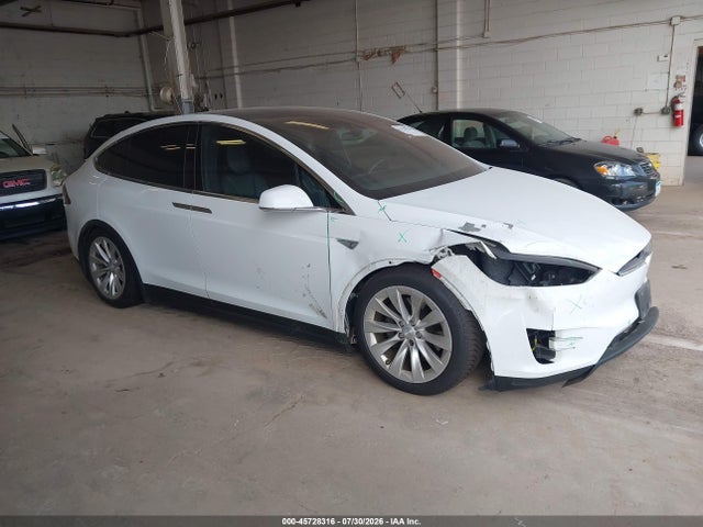 2016 Tesla Model X 60d/70d/75d/90d მანქანა იყიდება აუქციონზე, vin: 5YJXCAE28GF011782, აუქციონის ნომერი: 45728316