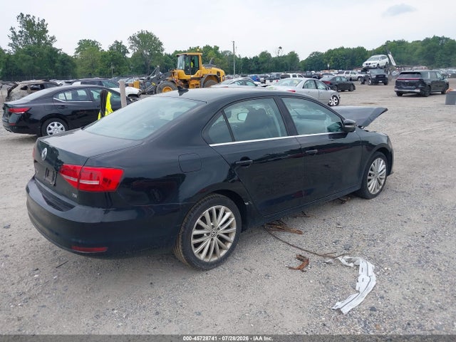 2015 Volkswagen Jetta 1.8t Se მანქანა იყიდება აუქციონზე, vin: 3VWD17AJXFM221672, აუქციონის ნომერი: 45728741