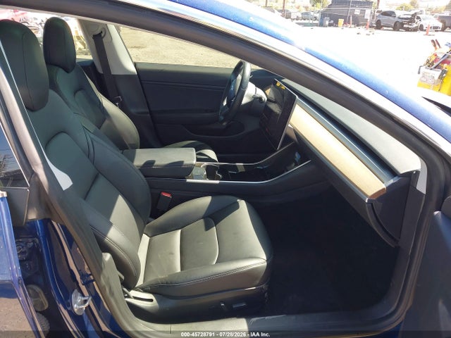 45728791 :رقم المزاد ، 5YJ3E1EB3KF365615 vin ، 2019 Tesla Model 3 Long Range/performance مزاد بيع