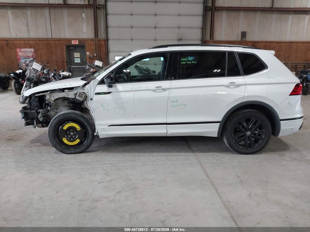 Продаж на аукціоні авто 2022 Volkswagen Tiguan 2.0t Se R-line Black, vin: 3VV8B7AX8NM174440, номер лоту: 45728813