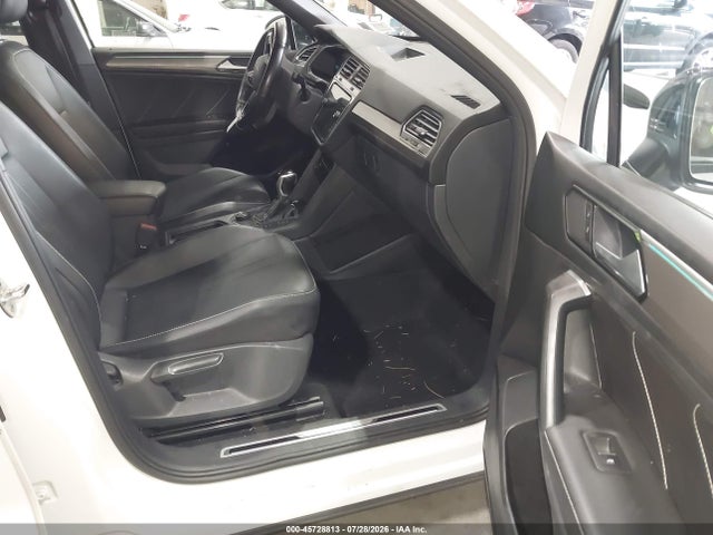 Продаж на аукціоні авто 2022 Volkswagen Tiguan 2.0t Se R-line Black, vin: 3VV8B7AX8NM174440, номер лоту: 45728813