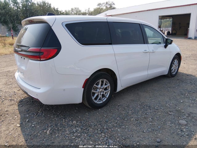 Chrysler Pacifica Touring L 2024 2C4RC1BG1RR186536 Image 4