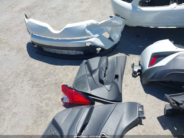 NMTKHMBX5JR036203 Toyota C-hr Xle Premium