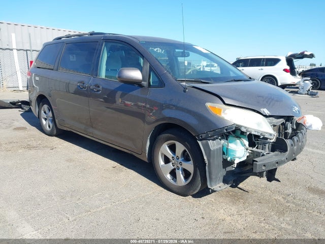 Toyota Sienna Le V6 8 Passenger 2014 5TDKK3DC2ES446602 главное изображение