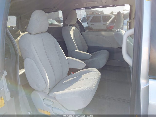 45729275 :رقم المزاد ، 5TDJK3DC8ES089129 vin ، 2014 Toyota Sienna Le 7 Passenger مزاد بيع