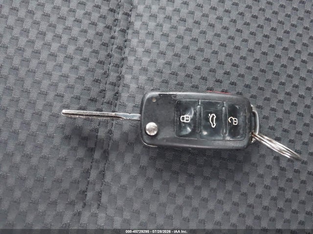 2013 Volkswagen Jetta 2.0l S მანქანა იყიდება აუქციონზე, vin: 3VW2K7AJXDM206770, აუქციონის ნომერი: 45729295