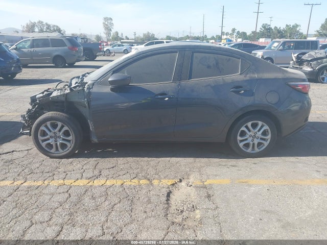 3MYDLBYV6JY317780 Toyota YARIS IA