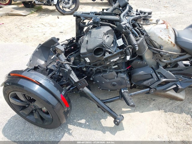 2BXRDDE25LV000218 Can-Am Spyder Roadster F3