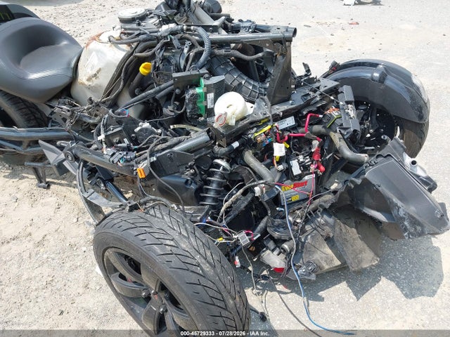 2BXRDDE25LV000218 Can-Am Spyder Roadster F3