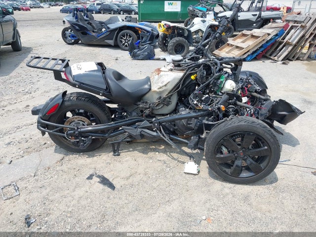 2BXRDDE25LV000218 Can-Am Spyder Roadster F3