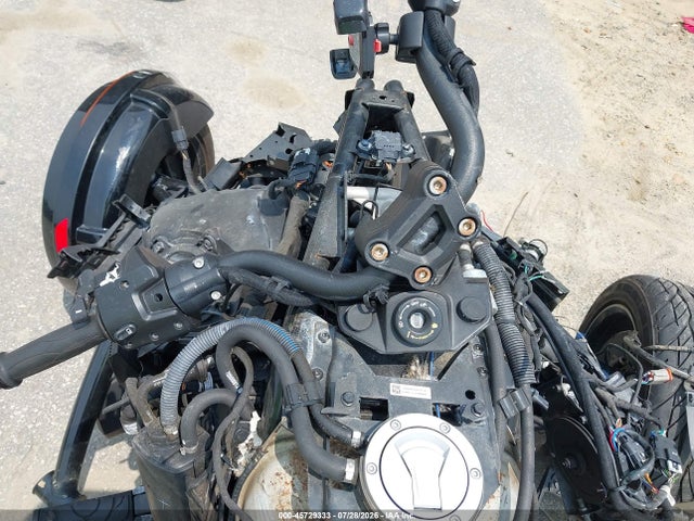 2BXRDDE25LV000218 Can-Am Spyder Roadster F3