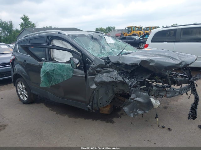 45729475 :رقم المزاد ، 1FMCU0J90FUA68648 vin ، 2015 Ford Escape Titanium مزاد بيع