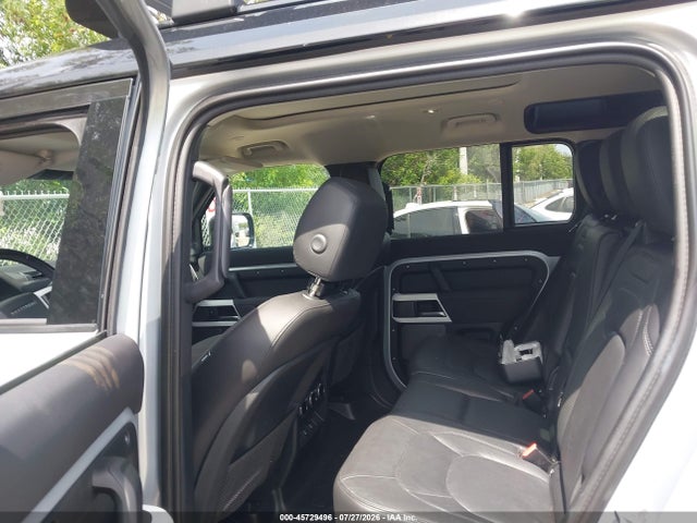 Продажа на аукционе авто 2023 Land Rover Defender 110 S, vin: SALEJEEX8P2123686, номер лота: 45729496