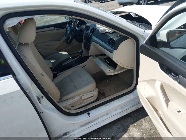 2015 Volkswagen Passat 1.8t Limited Edition მანქანა იყიდება აუქციონზე, vin: 1VWAT7A38FC114698, აუქციონის ნომერი: 45729513
