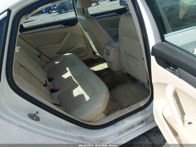 2015 Volkswagen Passat 1.8t Limited Edition მანქანა იყიდება აუქციონზე, vin: 1VWAT7A38FC114698, აუქციონის ნომერი: 45729513