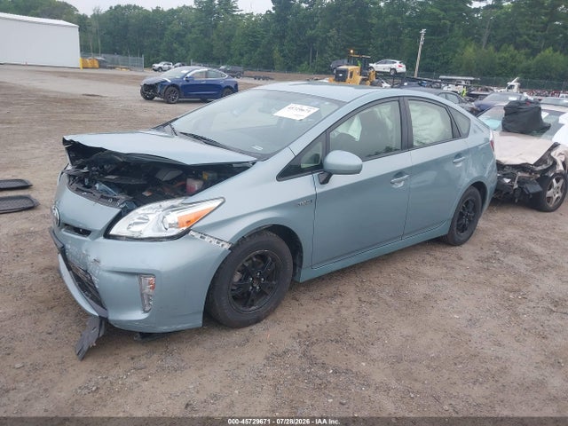 Toyota Prius Three 2015 JTDKN3DU4F1886898 Image 2