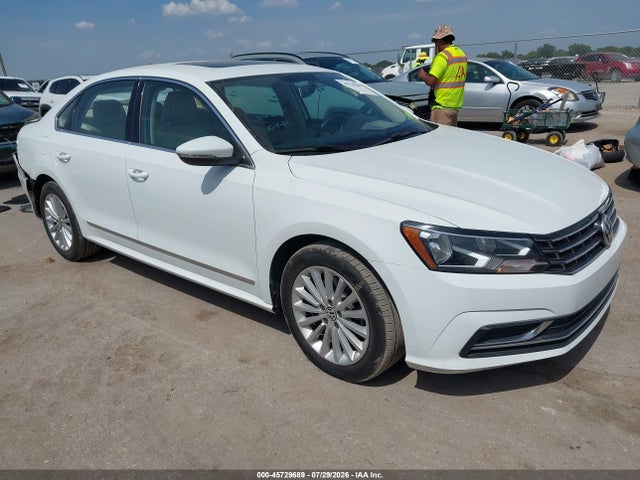 2017 Volkswagen Passat 1.8t Se მანქანა იყიდება აუქციონზე, vin: 1VWBT7A32HC021005, აუქციონის ნომერი: 45729689