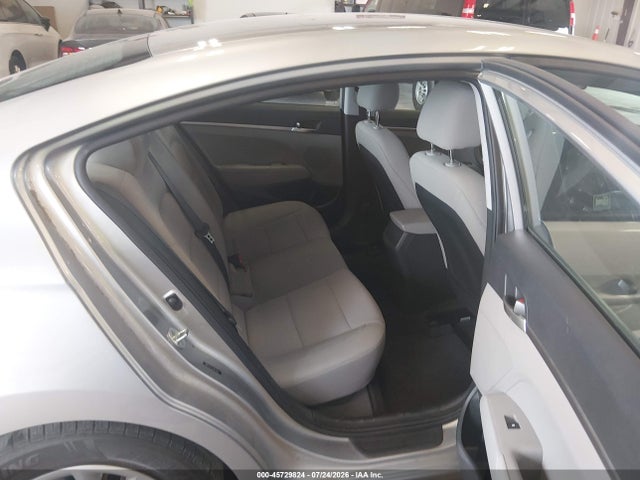 5NPD74LF5LH615235 Hyundai ELANTRA SE