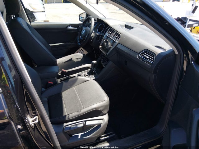 3VV2B7AX4JM113117 Volkswagen Tiguan 2.0t Se/2.0t Sel