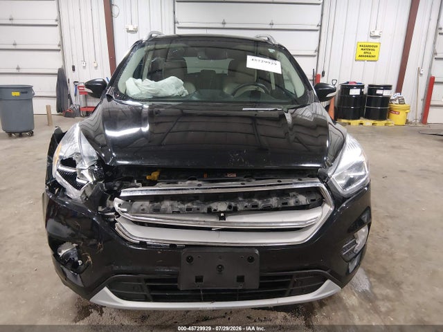 45729929 :رقم المزاد ، 1FMCU9J99KUC28945 vin ، 2019 Ford Escape Titanium مزاد بيع