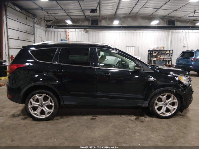 45729929 :رقم المزاد ، 1FMCU9J99KUC28945 vin ، 2019 Ford Escape Titanium مزاد بيع
