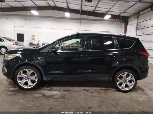 45729929 :رقم المزاد ، 1FMCU9J99KUC28945 vin ، 2019 Ford Escape Titanium مزاد بيع