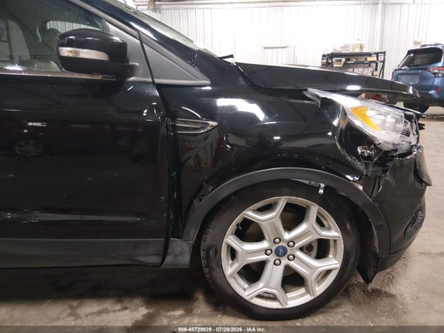 45729929 :رقم المزاد ، 1FMCU9J99KUC28945 vin ، 2019 Ford Escape Titanium مزاد بيع