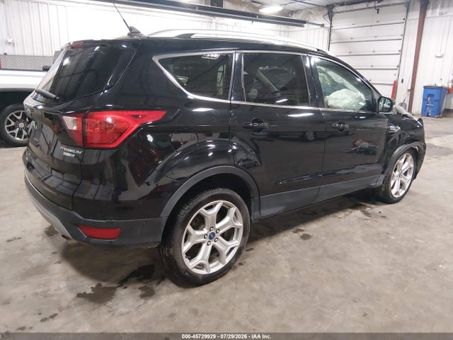 45729929 :رقم المزاد ، 1FMCU9J99KUC28945 vin ، 2019 Ford Escape Titanium مزاد بيع