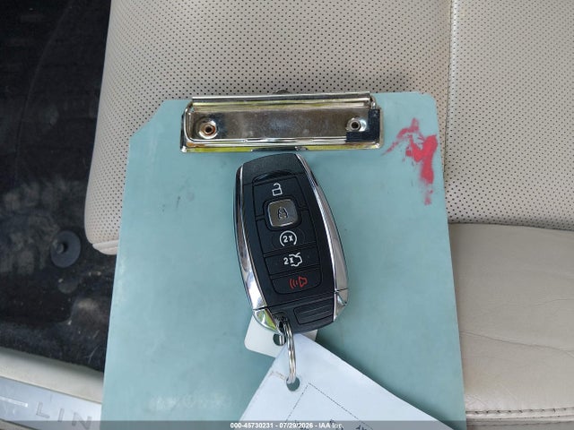 45730231 :رقم المزاد ، 1LN6L9SK8H5608377 vin ، 2017 Lincoln Continental Select مزاد بيع