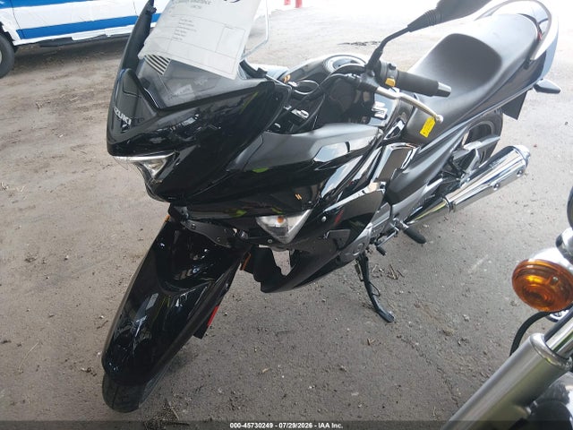 Suzuki GW250 2015 LC6GJ55F9F1100781 Image 2
