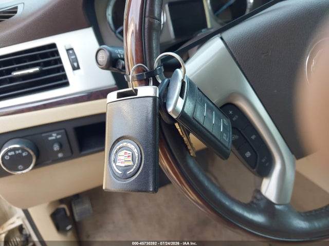 45730392 :رقم المزاد ، 1GYUKJEF7AR107021 vin ، 2010 Cadillac Escalade Esv Premium مزاد بيع