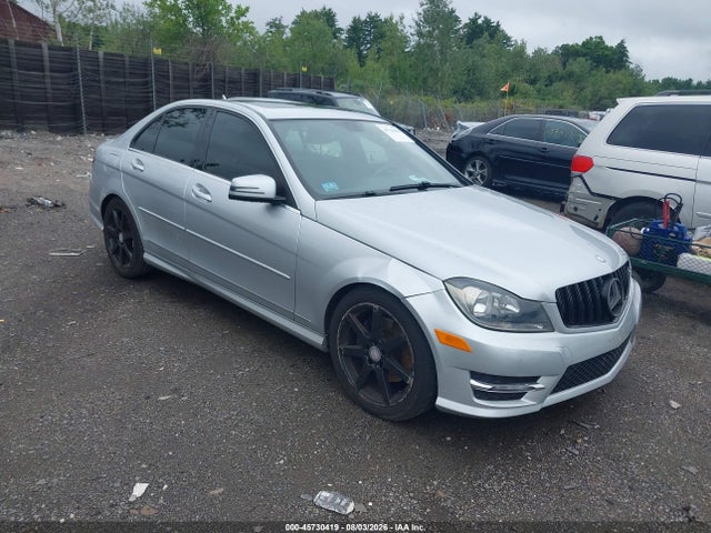 Mercedes-Benz C 300 Sport 4matic 2014 WDDGF8AB2EG231854 zdjęcie główne