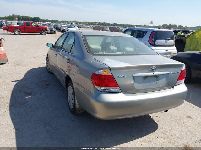 2005 Toyota Camry Le მანქანა იყიდება აუქციონზე, vin: 4T1BE30KX5U598526, აუქციონის ნომერი: 45730625