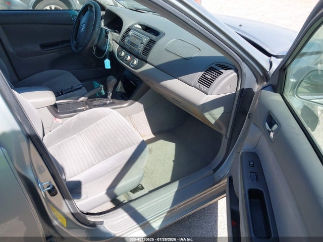 2005 Toyota Camry Le მანქანა იყიდება აუქციონზე, vin: 4T1BE30KX5U598526, აუქციონის ნომერი: 45730625