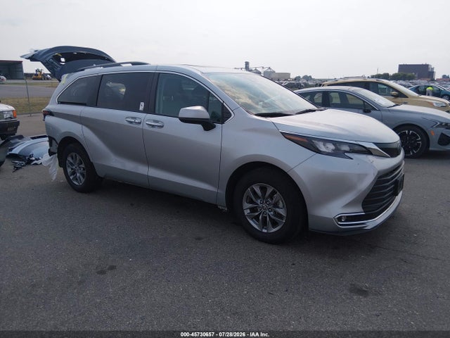 Auction sale of the 2024 Toyota Sienna Xle, vin: 5TDYSKFC0RS149738, lot number: 45730657