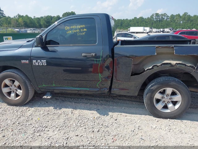 45730864 :رقم المزاد ، 3C6JR6AT7HG572879 vin ، 2017 Ram 1500 Express  4x2 6'4 Box مزاد بيع