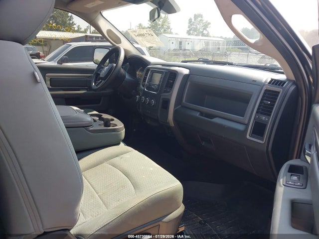 45730864 :رقم المزاد ، 3C6JR6AT7HG572879 vin ، 2017 Ram 1500 Express  4x2 6'4 Box مزاد بيع
