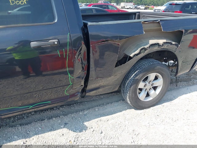 45730864 :رقم المزاد ، 3C6JR6AT7HG572879 vin ، 2017 Ram 1500 Express  4x2 6'4 Box مزاد بيع