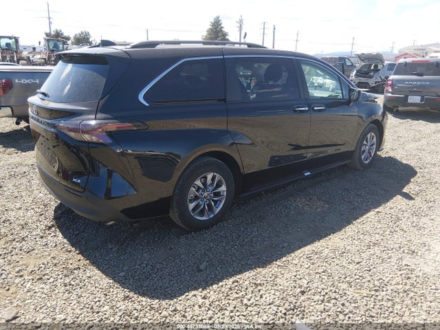 Toyota SIENNA XLE 2026 5TDYRKEC8TS313337 Image 4