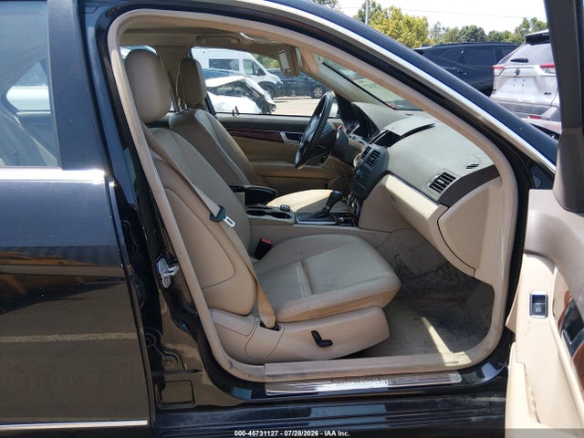 45731127 :رقم المزاد ، WDDGF5EBXBR158774 vin ، 2011 Mercedes-benz C 300 Luxury/sport مزاد بيع
