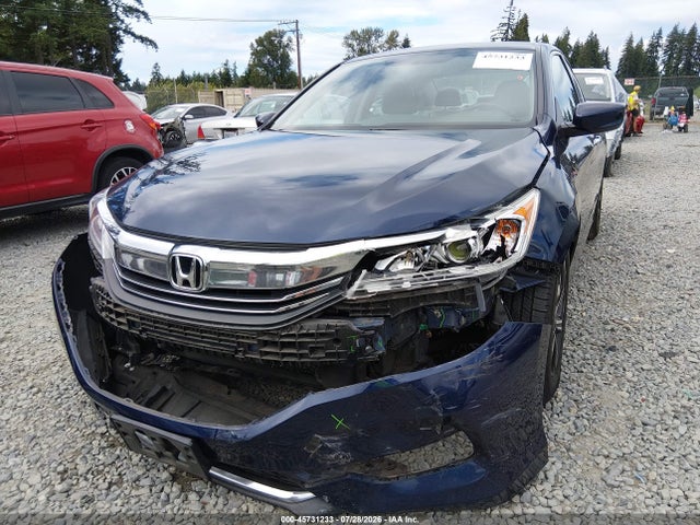 45731233 :رقم المزاد ، 1HGCR2F38HA166239 vin ، 2017 Honda Accord Lx مزاد بيع